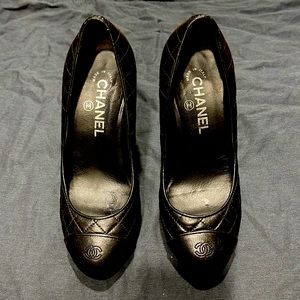 Chanel quilted black size 37 (US size 7) pumps